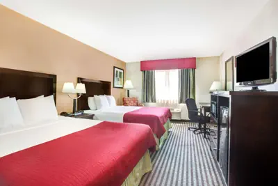 Photo 4 - Baymont by Wyndham Dallas/ Love Field
