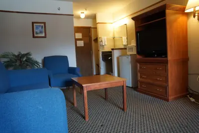Photo 4 - Luxury Inn & Suites