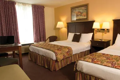 Photo 2 - Lamplighter Inn-South