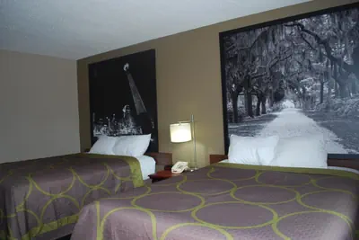 Photo 4 - Super 8 by Wyndham Warner Robins