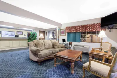 Photo 3 - Super 8 by Wyndham Carthage