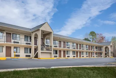 Photo 3 - Super 8 by Wyndham Burlington NC