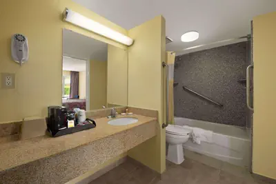 Photo 4 - Rose Garden Inn & Suites Thomasville