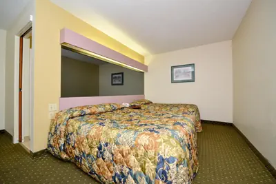 Photo 3 - Americas Best Value Inn - East Syracuse