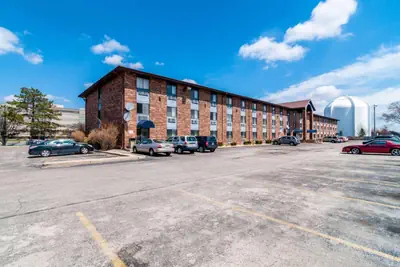 Photo 2 - Motel 6-Naperville, IL