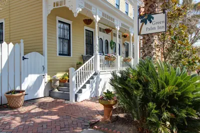 Photo 3 - Green Palm Inn