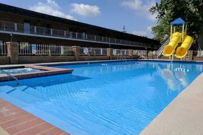 Photo 3 - South Shore Inn