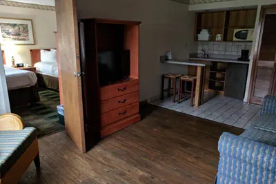 Photo 4 - South Shore Inn