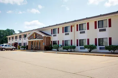 Photo 2 - Super 8 by Wyndham West Plains