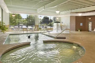 Photo 2 - Ramada by Wyndham Bettendorf
