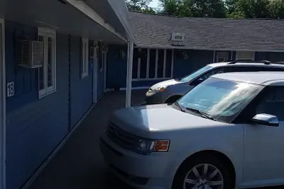 Photo 4 - Burr Oak Motel
