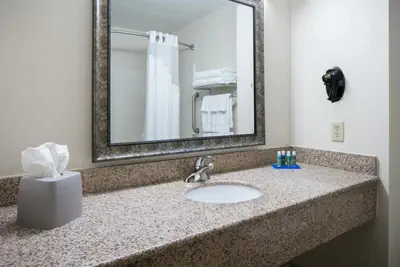 Photo 5 - Holiday Inn Express & Suites Clinton by IHG