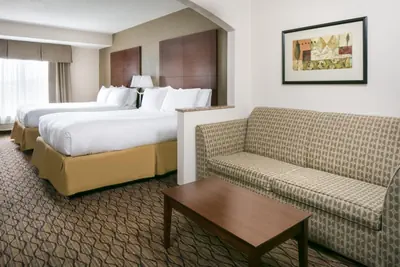 Photo 4 - Holiday Inn Express & Suites Clinton by IHG