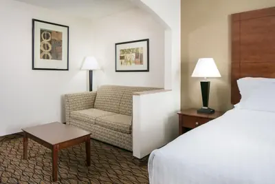 Photo 3 - Holiday Inn Express & Suites Clinton by IHG