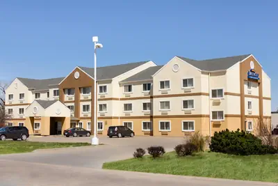 Photo 2 - Baymont by Wyndham Salina
