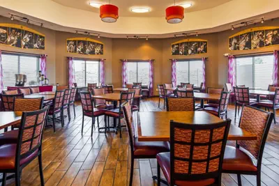 Photo 5 - Best Western Plus Carousel Inn & Suites Burlington
