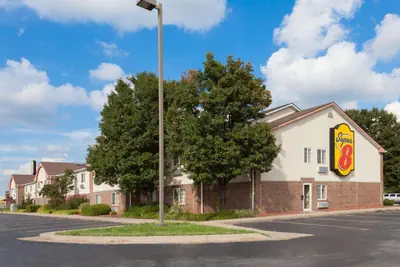 Photo 2 - Super 8 by Wyndham Carthage