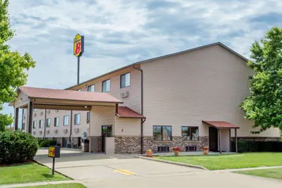Photo 2 - Super 8 by Wyndham Normal Bloomington