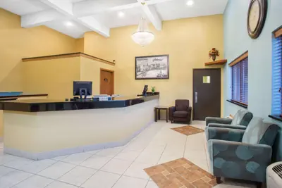 Photo 3 - Super 8 by Wyndham Normal Bloomington
