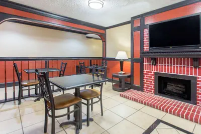 Photo 3 - Texarkana Inn