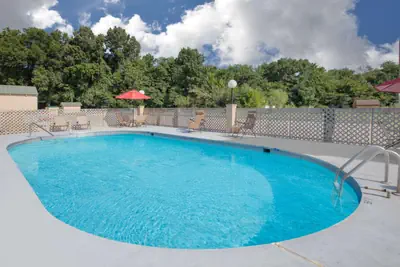 Photo 4 - Super 8 by Wyndham Clarksville AR