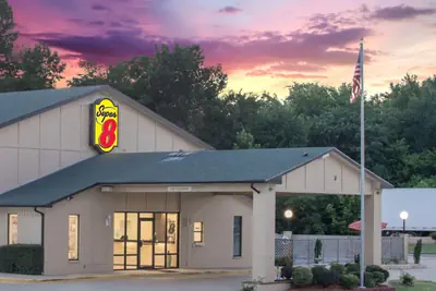 Photo 2 - Super 8 by Wyndham Clarksville AR