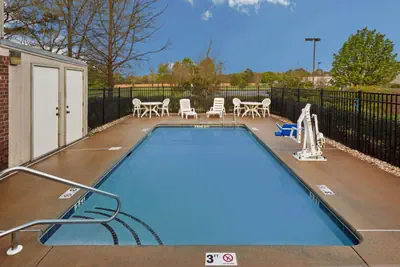 Photo 4 - Super 8 by Wyndham Greenville