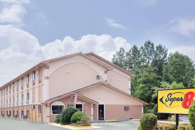 Photo 2 - Super 8 by Wyndham Warner Robins