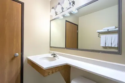 Photo 4 - Super 8 by Wyndham Youngstown/Austintown