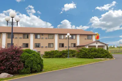 Photo 3 - Super 8 by Wyndham Clear Lake