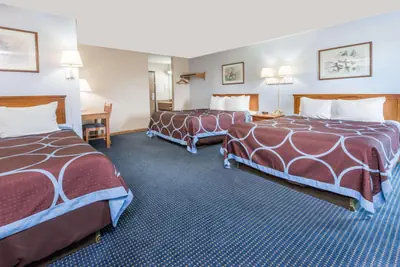 Photo 4 - Super 8 by Wyndham O'Fallon MO/St. Louis Area