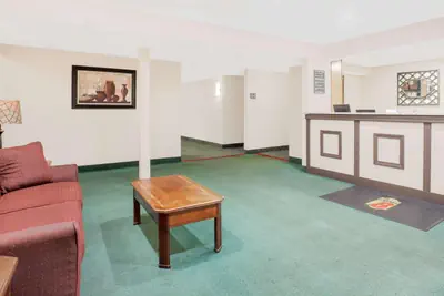 Photo 3 - Super 8 by Wyndham Middletown