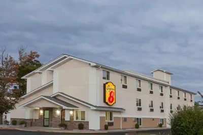 Photo 2 - Super 8 by Wyndham Latham - Albany Airport