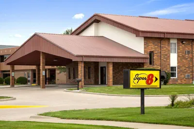 Photo 2 - Super 8 by Wyndham Tuscola