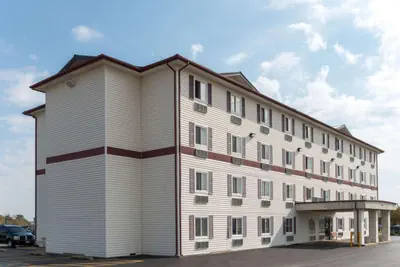 Photo 2 - Super 8 by Wyndham Springfield East