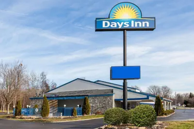 Photo 2 - Days Inn by Wyndham Kent - Akron
