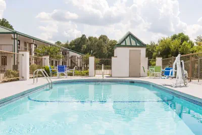 Photo 4 - Super 8 by Wyndham Dothan