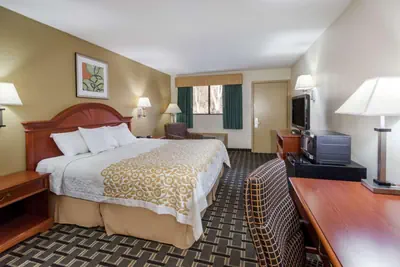 Photo 5 - Days Inn by Wyndham Kent - Akron
