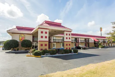 Photo 2 - Super 8 by Wyndham Tifton
