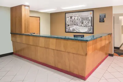 Photo 3 - Super 8 by Wyndham Farmington