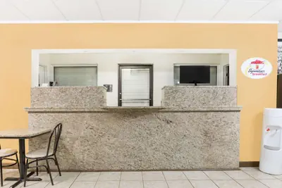 Photo 3 - Super 8 by Wyndham Santee/I-95