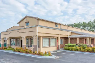 Photo 2 - Super 8 by Wyndham Santee/I-95