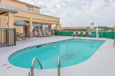 Photo 5 - Super 8 by Wyndham Santee/I-95