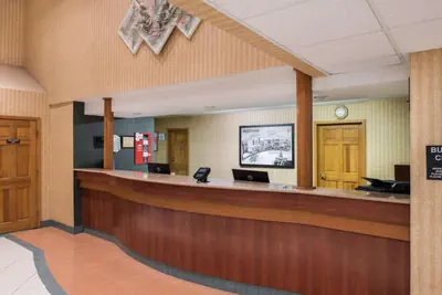 Photo 5 - Super 8 by Wyndham Troy IL/St. Louis Area