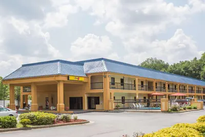 Photo 2 - Super 8 by Wyndham Norcross/I-85 Atlanta
