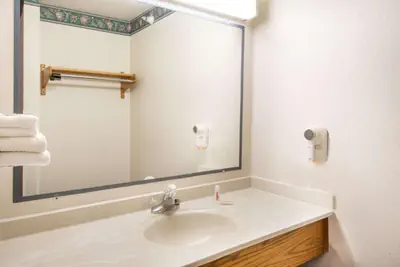 Photo 2 - Super 8 by Wyndham Richfield Cleveland