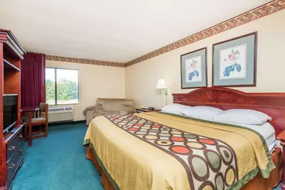 Photo 5 - Super 8 by Wyndham Piedmont Greenville Area