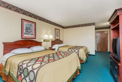 Photo 3 - Super 8 by Wyndham Piedmont Greenville Area