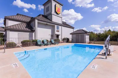 Photo 5 - Super 8 by Wyndham Greer/Spartanburg Area