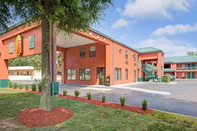 Photo 4 - Super 8 by Wyndham Gainesville